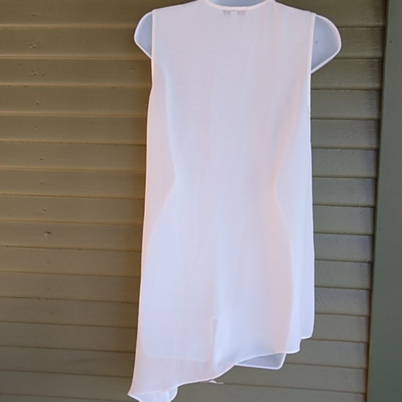 DR2 white A symmetrical V Basic Career Small Tank - Picture 5 of 7